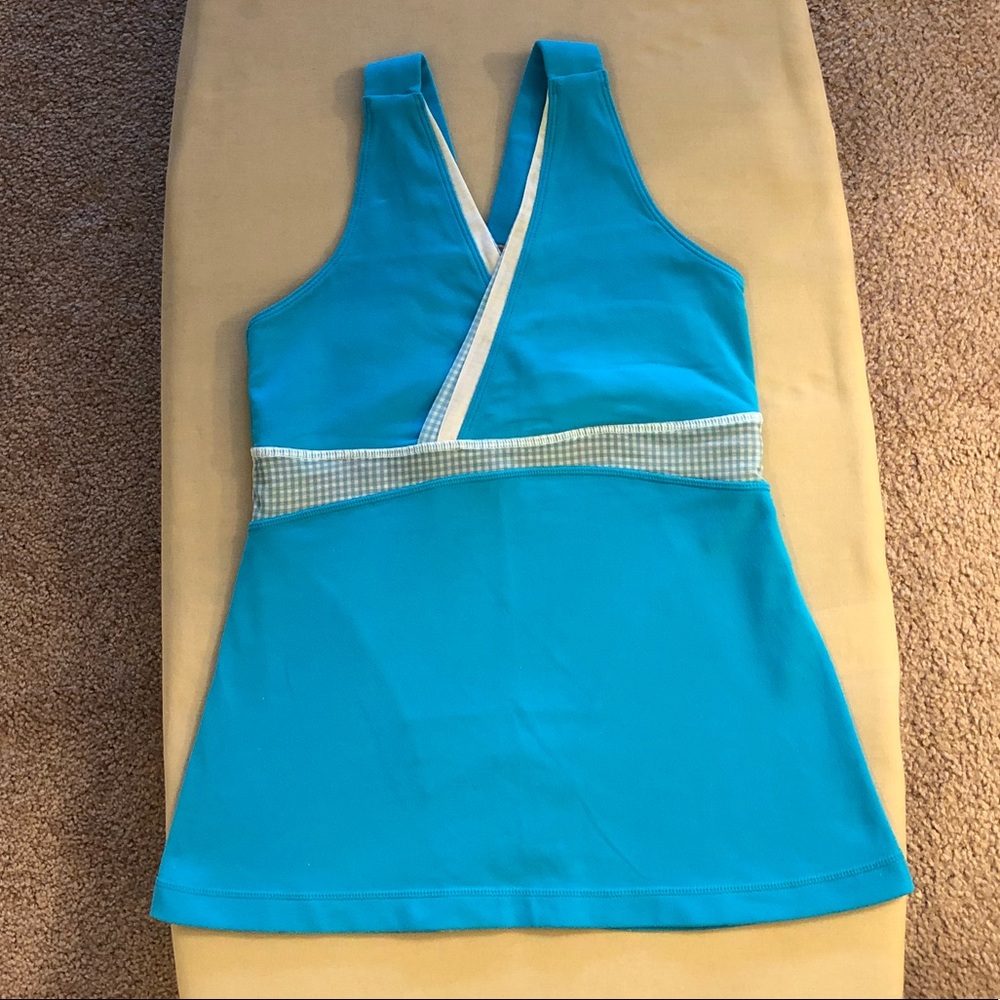 Lululemon tank with back mesh & pocket